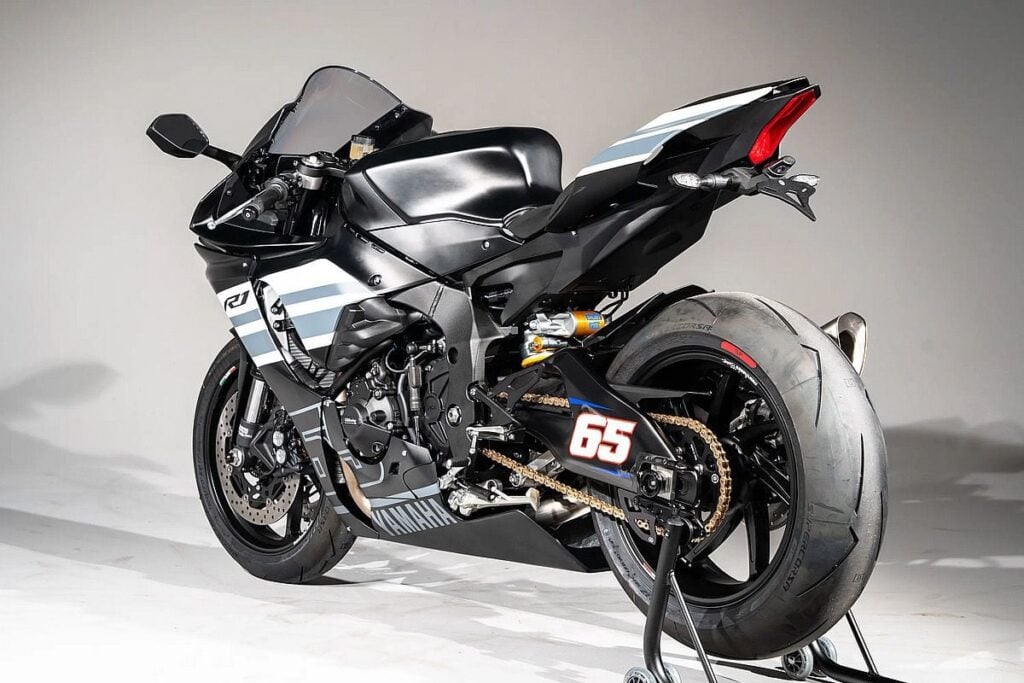 la r1 la plus désirable de 2025 yamaha sort une édition collector inspirée par l’homme aux 6 titres 5