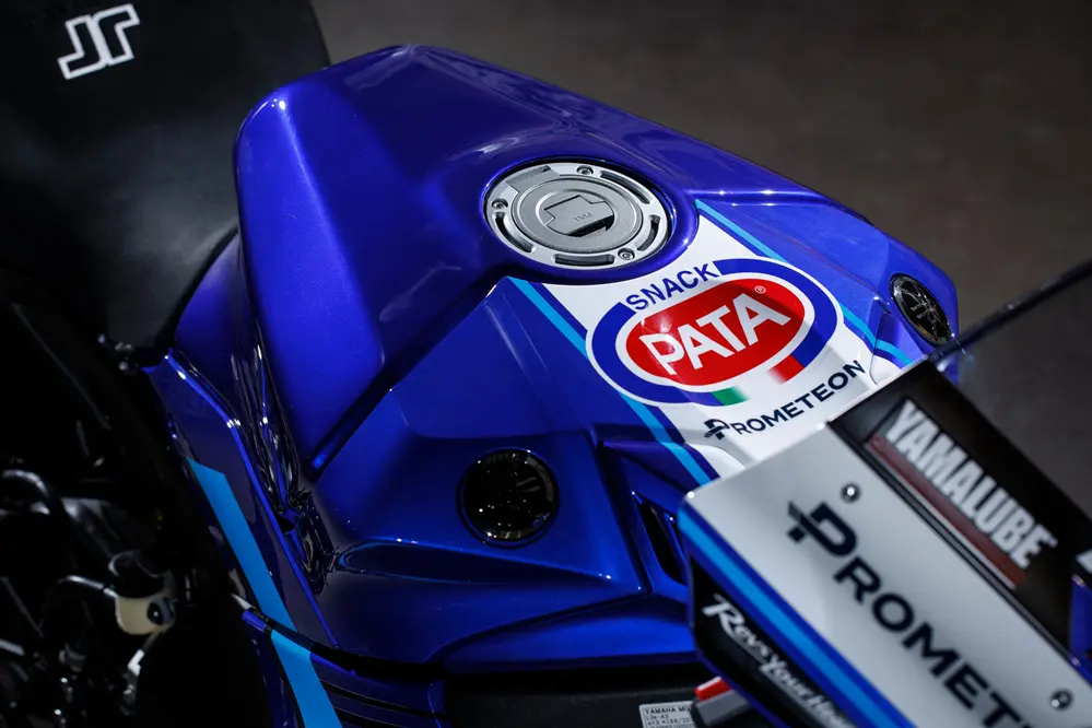 la r1 la plus désirable de 2025 yamaha sort une édition collector inspirée par l’homme aux 6 titres 9