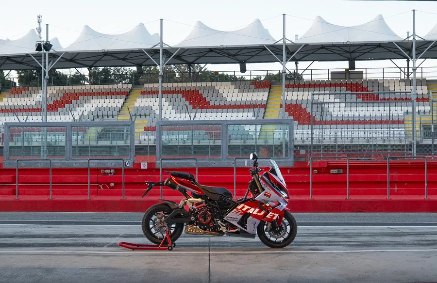 personne n’avait osé ce design italjet relance son dragster dans une version 700 cm³ hallucinante 2