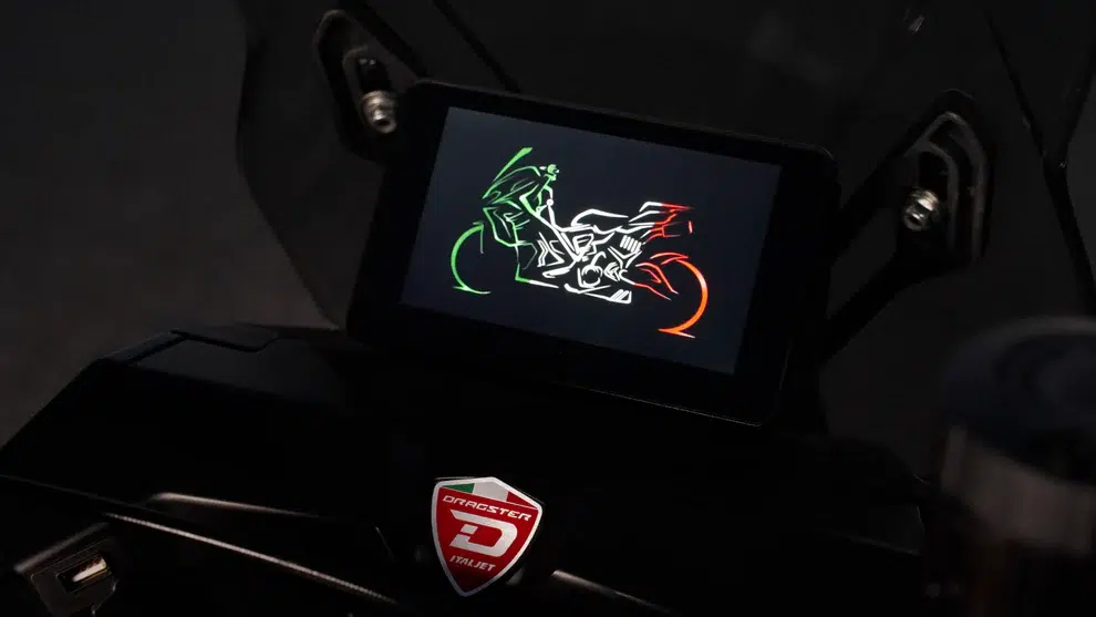 personne n’avait osé ce design italjet relance son dragster dans une version 700 cm³ hallucinante 26