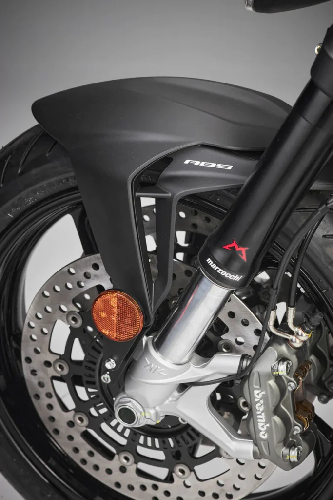 technologie et équipement de la mv agusta brutale 800 4