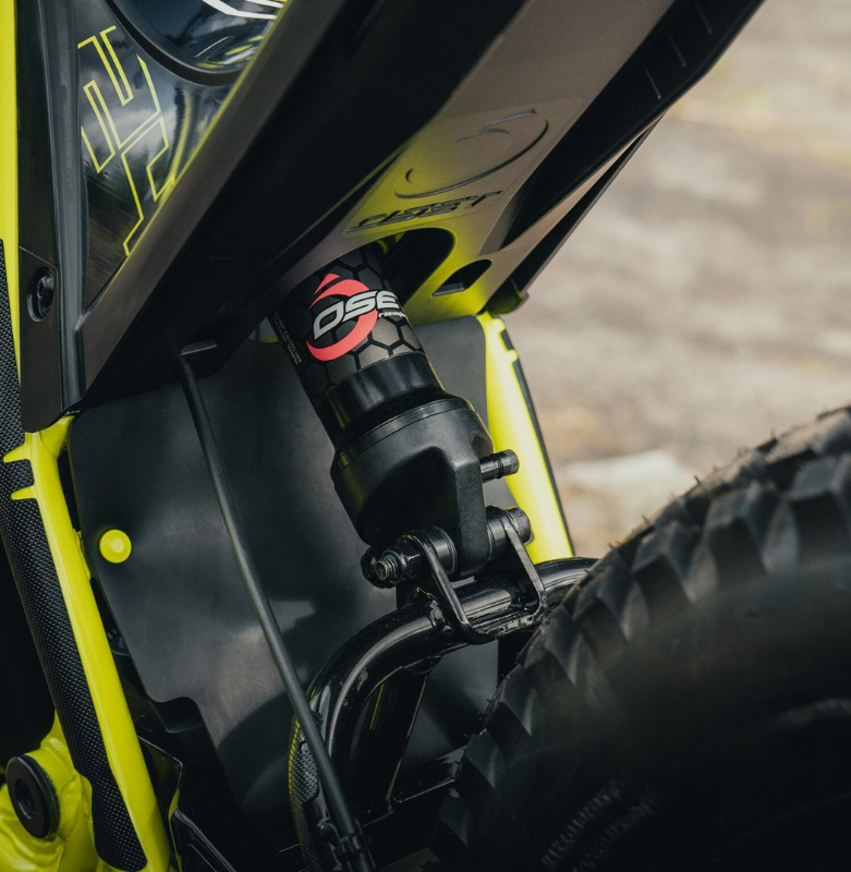triumph motorcycles dévoile sa première gamme tout terrain électrique pour jeunes la txp propulsée par oset 14