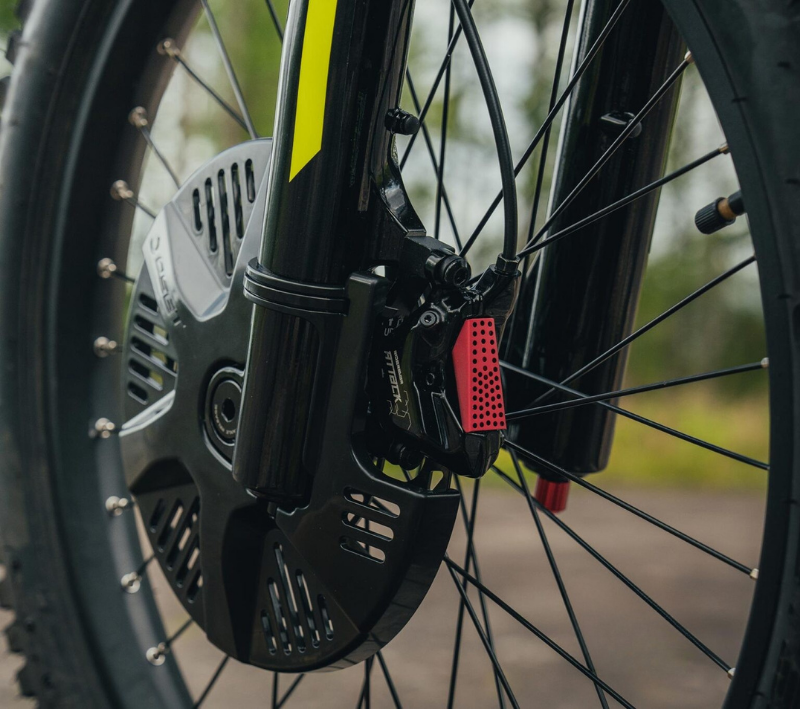 triumph motorcycles dévoile sa première gamme tout terrain électrique pour jeunes la txp propulsée par oset 18