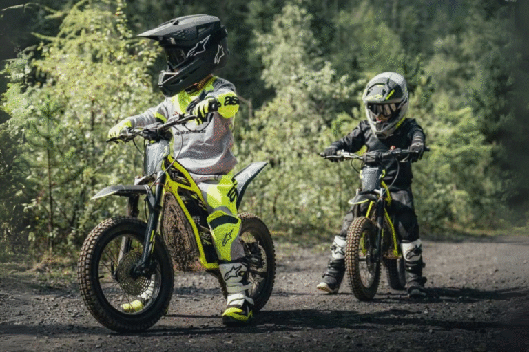 triumph motorcycles dévoile sa première gamme tout terrain électrique pour jeunes txp propulsée par oset