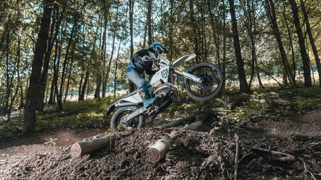 un moteur affûté, une électronique chirurgicale ces husqvarna 2026 ne sont pas là pour faire de la figuration 1