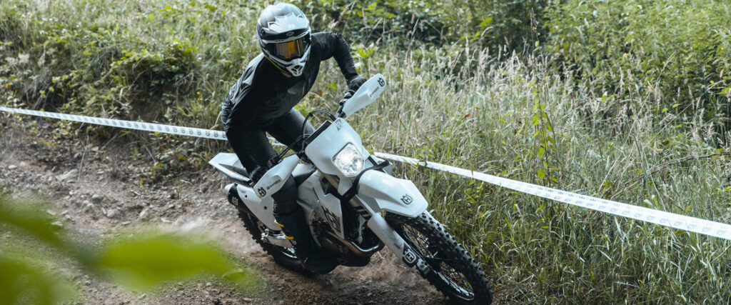 un moteur affûté, une électronique chirurgicale ces husqvarna 2026 ne sont pas là pour faire de la figuration 7