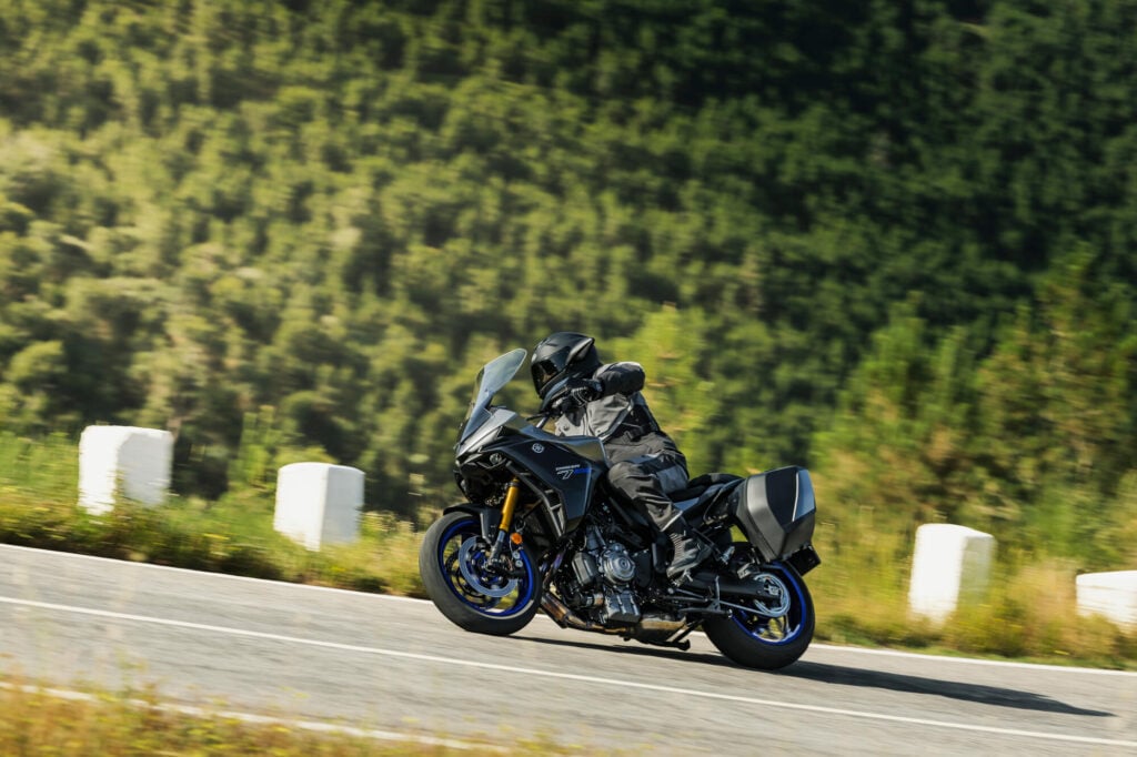 yamaha veut imposer la boîte auto sur la tracer 7 et les puristes hurlent déjà à la trahison 15