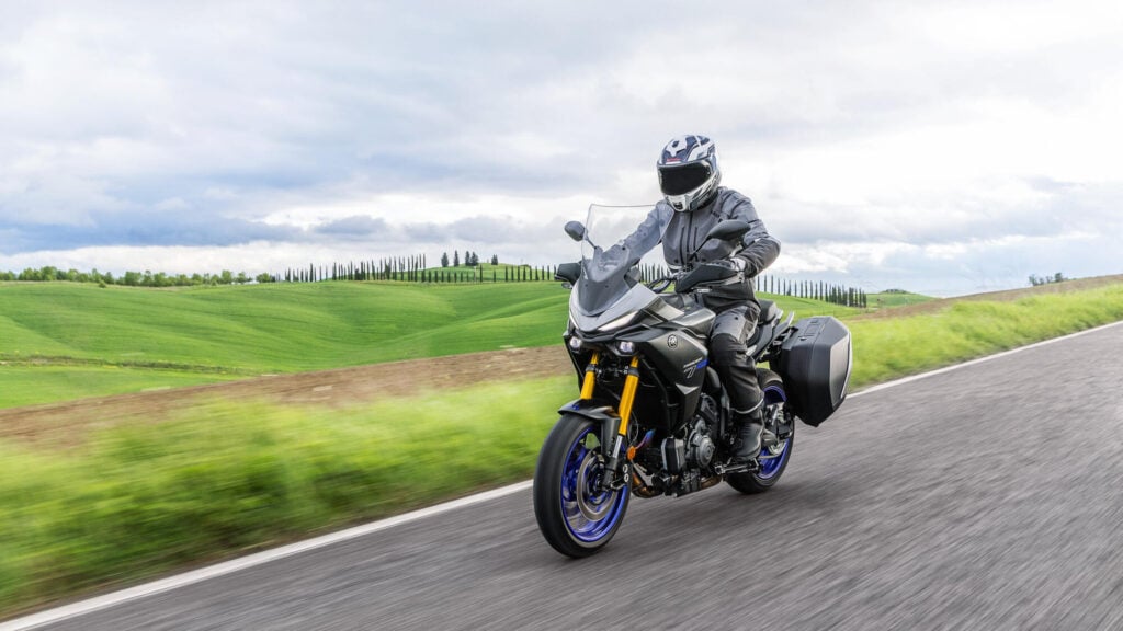 yamaha veut imposer la boîte auto sur la tracer 7 et les puristes hurlent déjà à la trahison 16