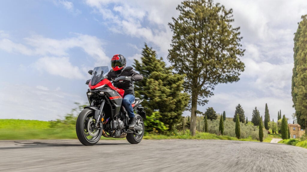 yamaha veut imposer la boîte auto sur la tracer 7 et les puristes hurlent déjà à la trahison 19