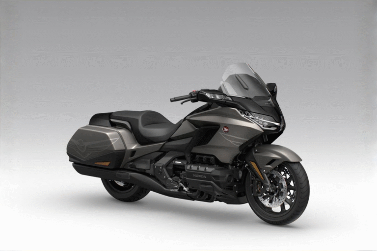 50 ans de gold wing honda dévoile une version 2026 encore plus luxueuse et connectée pour fêter un demi siècle d’aventures