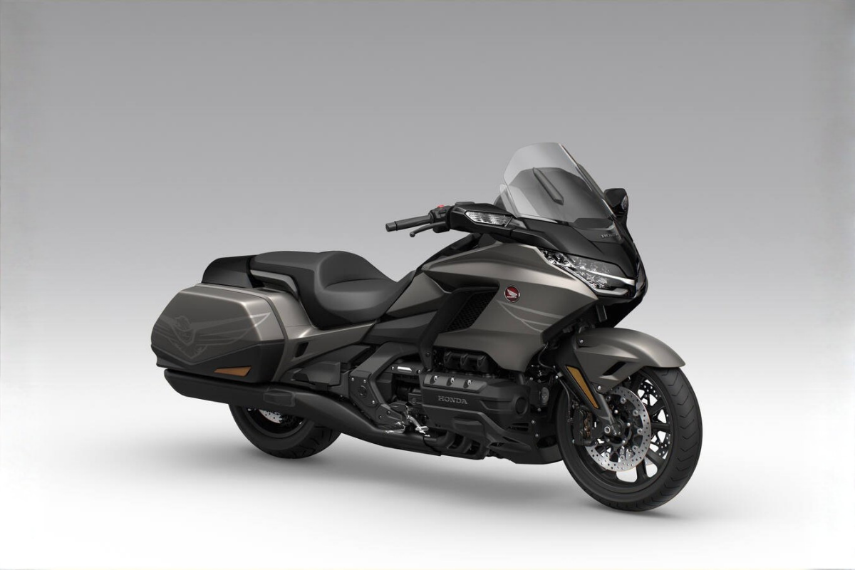 50 ans de gold wing honda dévoile une version 2026 encore plus luxueuse et connectée pour fêter un demi siècle d’aventures