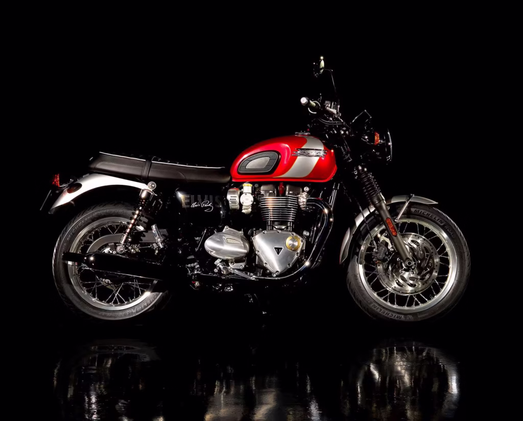 925 exemplaires pour la planète la bonneville t120 elvis numérotée arrive avec un disque d’or et un certificat co brandé de légende 6