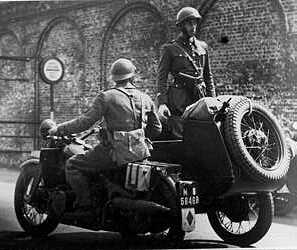 bmw a créé une moto si parfaite qu’elle a été copiée 7 millions de fois aucun pays, de la chine à la france, n’a réussi à égaler l’originale 1