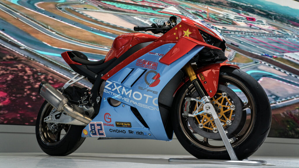 ce fondateur chinois viré de sa propre boîte revient avec un empire moto à son nom et une ambition mondiale assumée 10