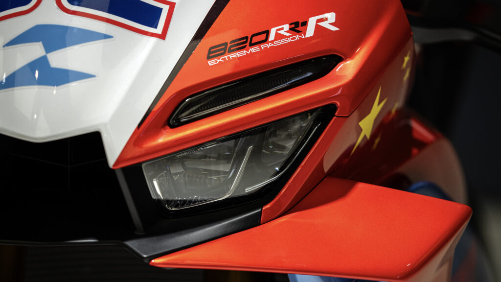 ce fondateur chinois viré de sa propre boîte revient avec un empire moto à son nom et une ambition mondiale assumée 16