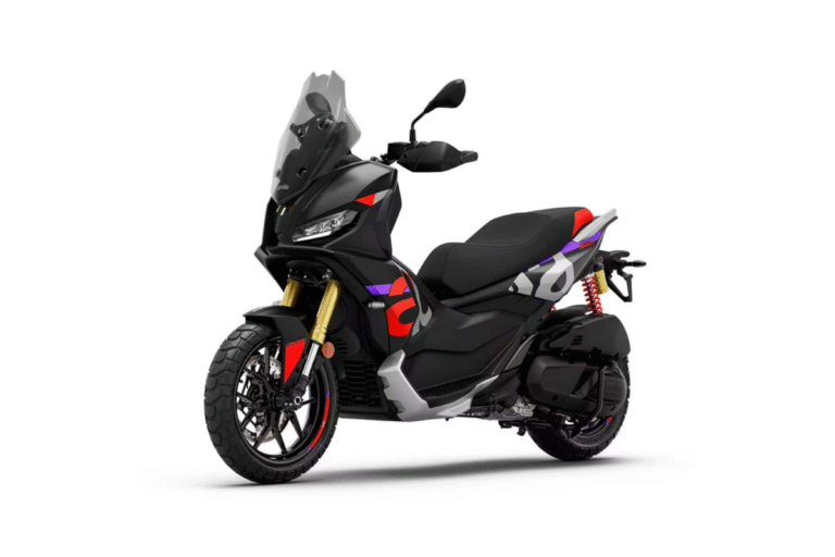 ce maxi scooter de la marque aprilia annoncé pour 2026 allie puissance, confort, style trail risque de séduire pas mal de monde 1