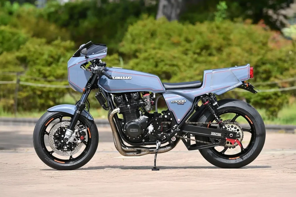 cet artisan japonais transforme une kawasaki z1 r en bijou mécanique qui surclasse toutes les motos actuelles 1