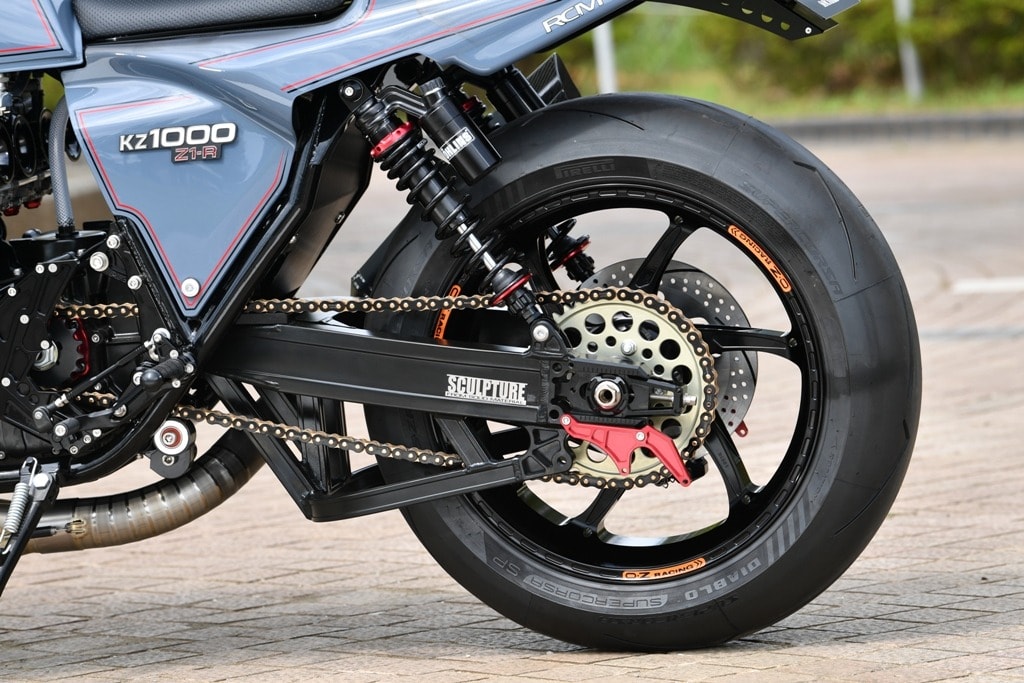 cet artisan japonais transforme une kawasaki z1 r en bijou mécanique qui surclasse toutes les motos actuelles 6