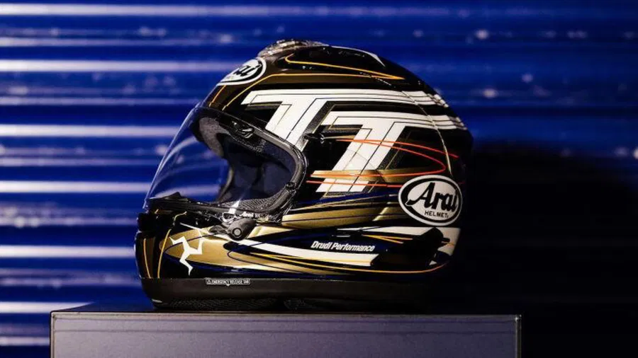 cette édition limitée arai 2026 rend hommage à la course la plus dangereuse du monde avec un design à couper le souffle 1