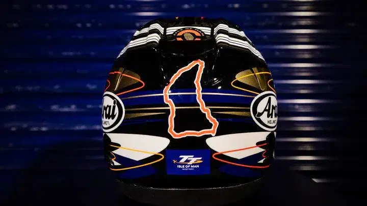 cette édition limitée arai 2026 rend hommage à la course la plus dangereuse du monde avec un design à couper le souffle 2