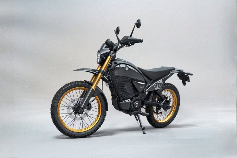 cette moto électrique rétro futuriste signée royal enfield cache une technologie développée entre l’inde et le royaume uni