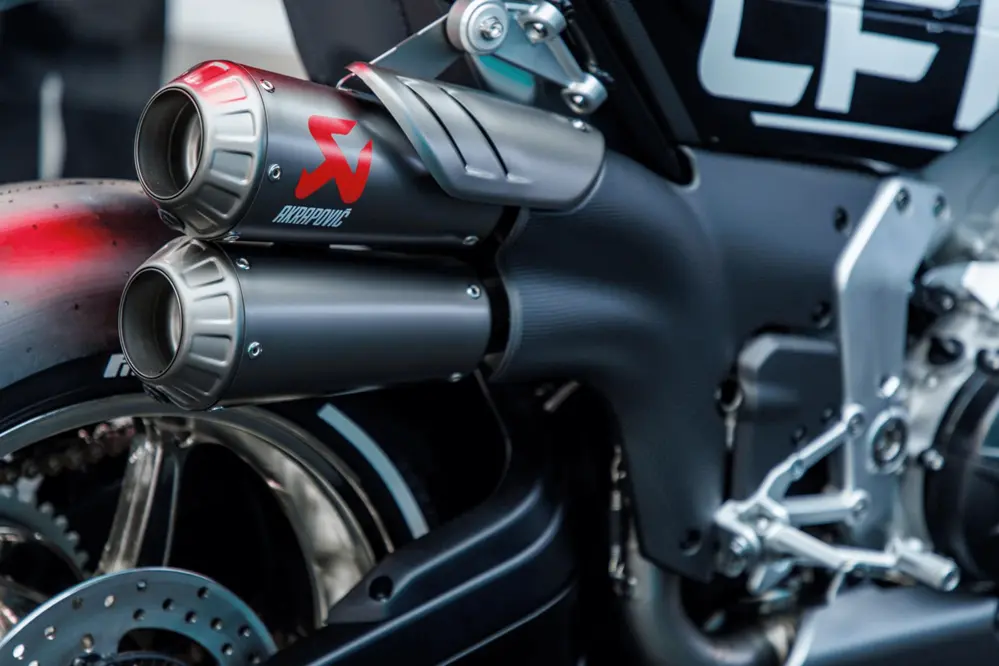 cette moto qui fait trembler ducati et bmw cfmoto ose tout avec sa v4 sr rr au look d’arme de guerre technologique 7