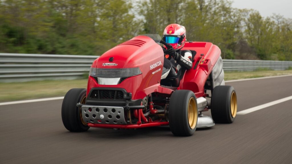 honda signe un record guinness avec un engin légalement reconnu comme tondeuse, capable d’abattre le 0 à 100 en moins de 3 s 1
