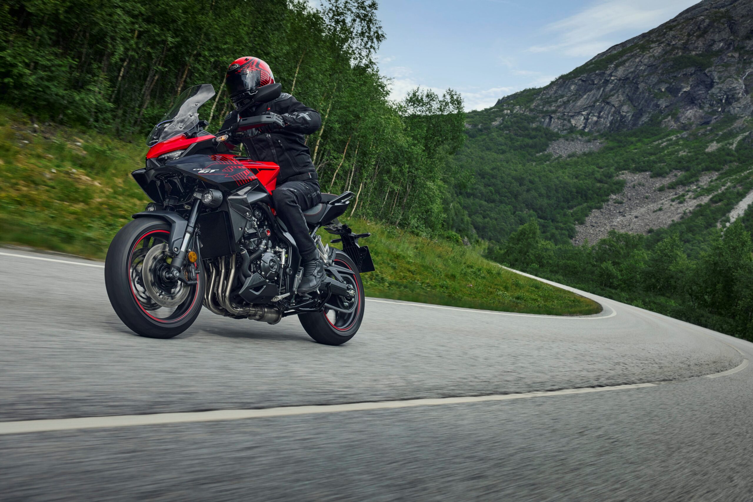 Honda signe un retour remarqué dans la catégorie Sport GT avec la toute nouvelle CB1000GT 2026 et transforme le tourisme haut de gamme