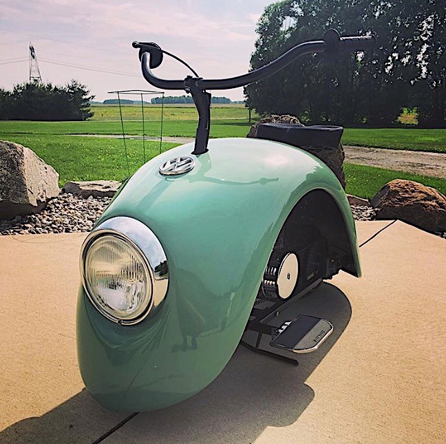il découpe une vieille vw coccinelle et fabrique deux minimotos rétro de 212 cc internet hurle au génie (et au sacrilège) 6