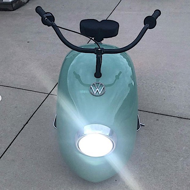 il découpe une vieille vw coccinelle et fabrique deux minimotos rétro de 212 cc internet hurle au génie (et au sacrilège) 7