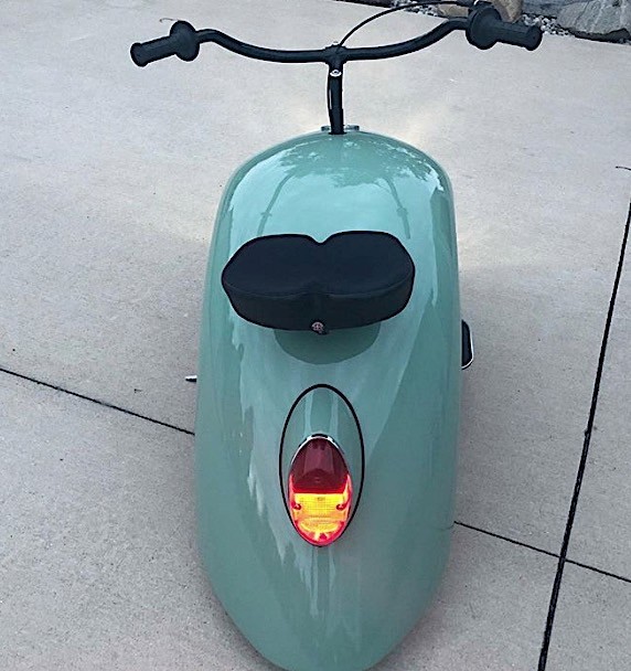 il découpe une vieille vw coccinelle et fabrique deux minimotos rétro de 212 cc internet hurle au génie (et au sacrilège) 8