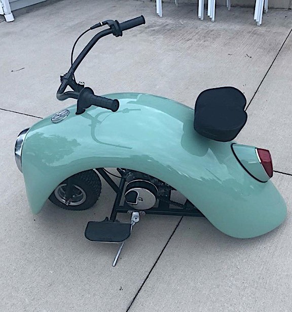 il découpe une vieille vw coccinelle et fabrique deux minimotos rétro de 212 cc internet hurle au génie (et au sacrilège) 9