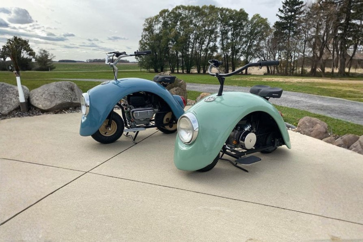 il découpe une vieille vw coccinelle et fabrique deux minimotos rétro de 212 cc internet hurle au génie (et au sacrilège)