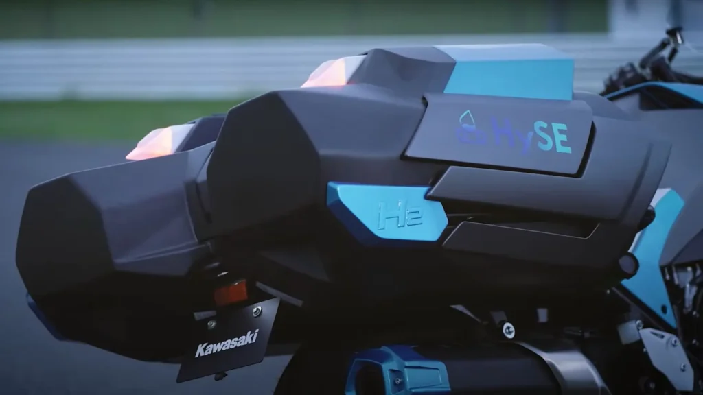 kawasaki a présenté la première moto du monde qui fonctionnera sur ce nouveau type de carburant promis à un grand avenir l'hydrogène 3