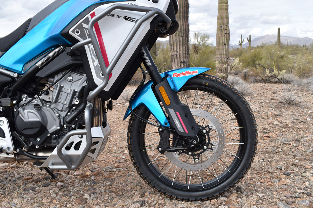 la chine frappe fort en 2026 avec la cfmoto 1000mt x, un trail haut de gamme qui vise la bmw gs et la ténéré 700 18