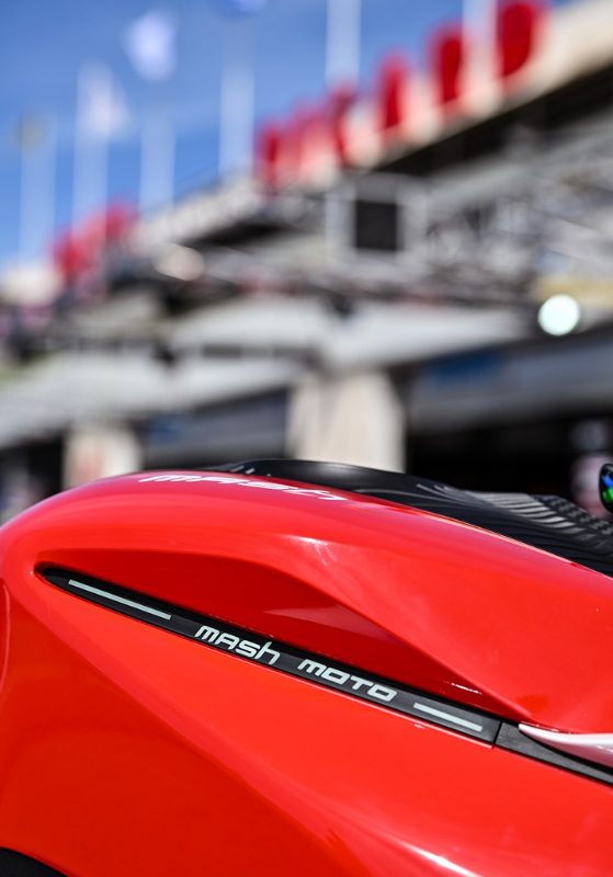 la france tient enfin sa sportive accessible la mash k750 décoiffe avec son moteur de 730 cm³ qui pourrait bien ridiculiser les japonaises sur route comme sur circuit 17