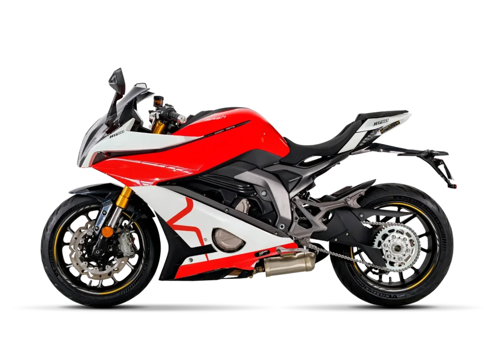 la france tient enfin sa sportive accessible la mash k750 décoiffe avec son moteur de 730 cm³ qui pourrait bien ridiculiser les japonaises sur route comme sur circuit 8