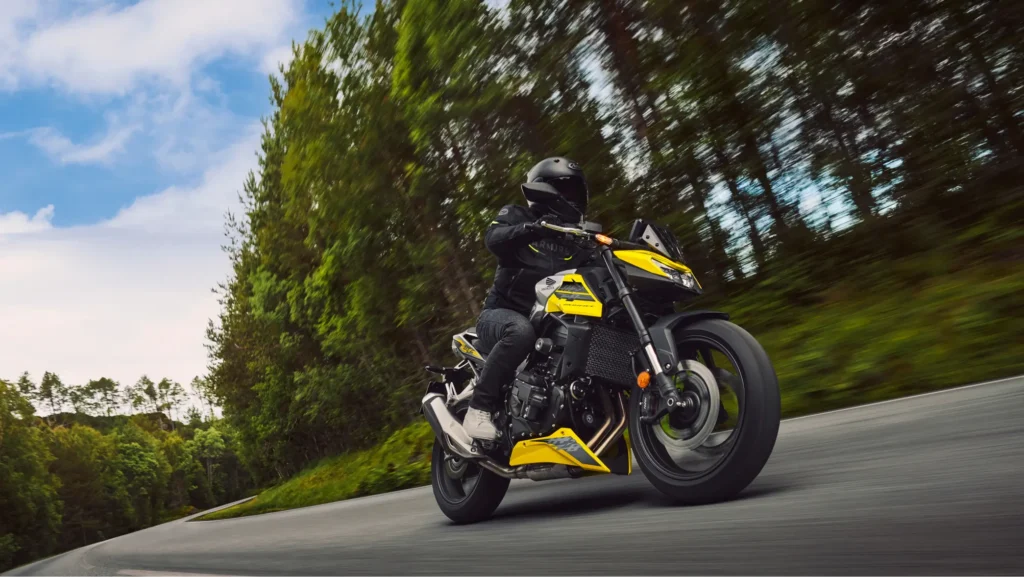 la hornet passe au niveau supérieur embrayage sans levier, fourche showa sff bp, doubles disques nissin… et un nuancier ravageur 3