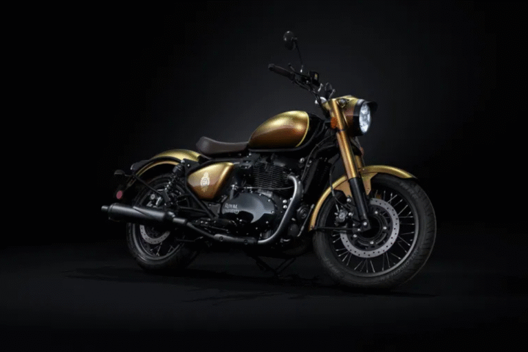 la légende de royal enfield se couvre d’or peinture changeante, blason “125 years” et lignes intemporelles, la bullet 650 fait chavirer les puristes