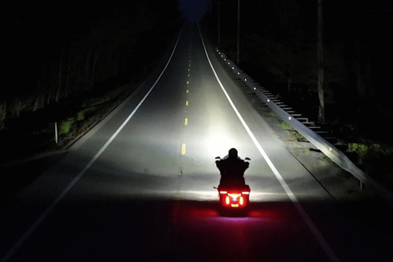 la science affirme que les phares à led sont devenus si puissants que la conduite d'une moto n'est plus sûre