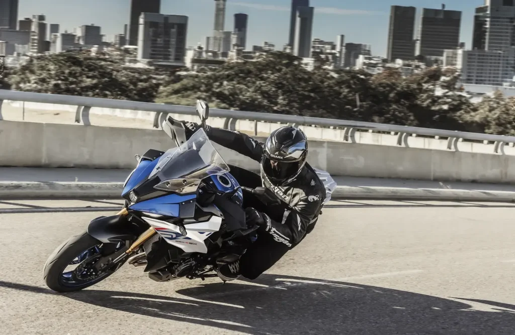 la tendance motogp contamine toutes les motos cette nouvelle suzuki en est la preuve la plus flagrante 3