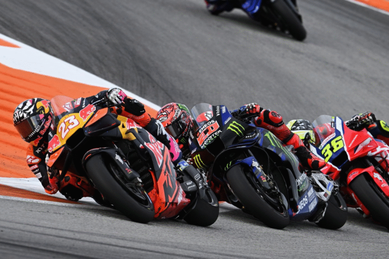 motogp n’a plus couru en ville depuis 51 ans ezpeleta lâche une bombe à vegas et évoque un retour des circuits urbains mais à une seule condition)