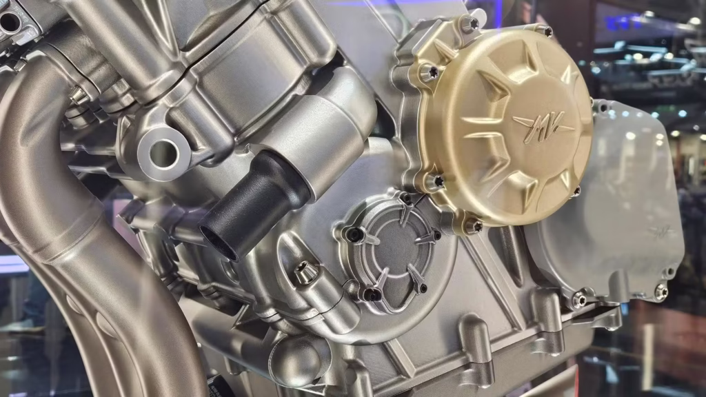 mv agusta a dévoilé un inédit moteur 5 cylindres au salon eicma de milan qui va faire tourner plus d'une tête 3
