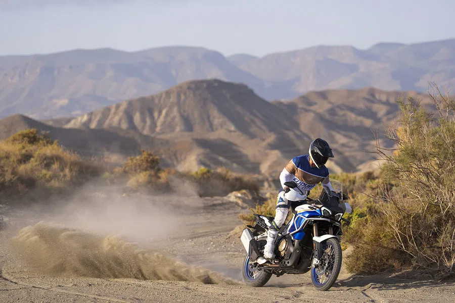 mv agusta présente la nouvelle enduro veloce 2026 et fait battre le coeur des aventuriers avec plus d’équipement et deux nouvelles couleurs 2