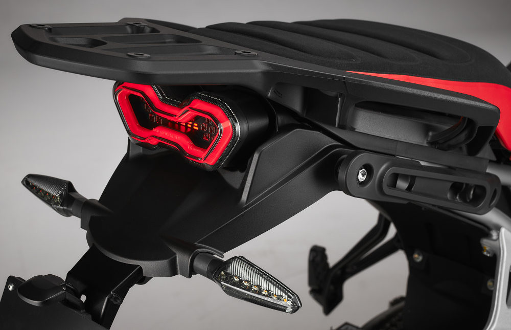 mv agusta présente la nouvelle enduro veloce 2026 et fait battre le coeur des aventuriers avec plus d’équipement et deux nouvelles couleurs 28