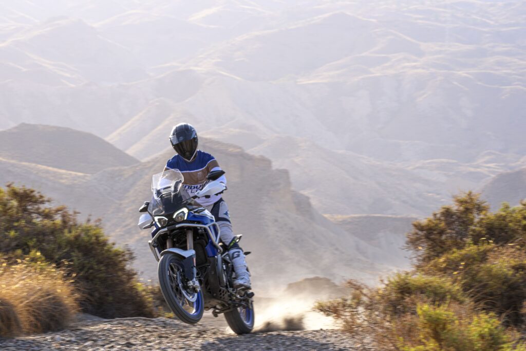 mv agusta présente la nouvelle enduro veloce 2026 et fait battre le coeur des aventuriers avec plus d’équipement et deux nouvelles couleurs 3
