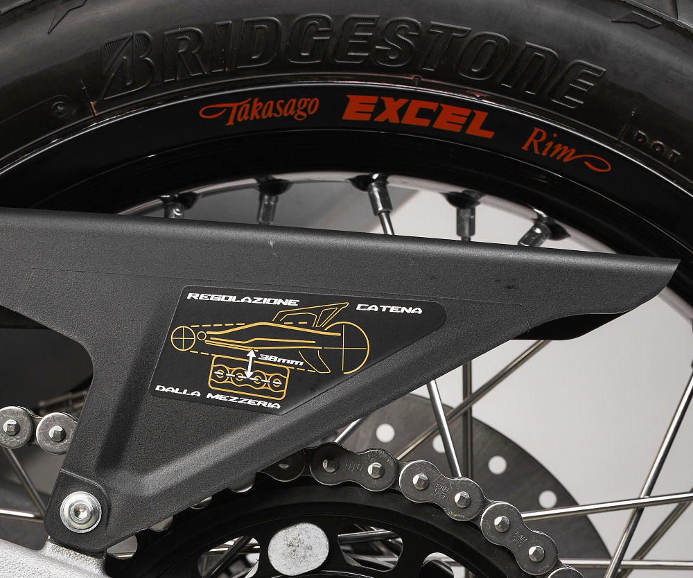 mv agusta présente la nouvelle enduro veloce 2026 et fait battre le coeur des aventuriers avec plus d’équipement et deux nouvelles couleurs 30