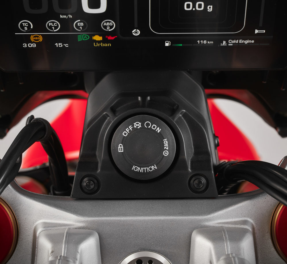mv agusta présente la nouvelle enduro veloce 2026 et fait battre le coeur des aventuriers avec plus d’équipement et deux nouvelles couleurs 33