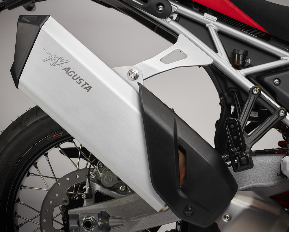mv agusta présente la nouvelle enduro veloce 2026 et fait battre le coeur des aventuriers avec plus d’équipement et deux nouvelles couleurs 41