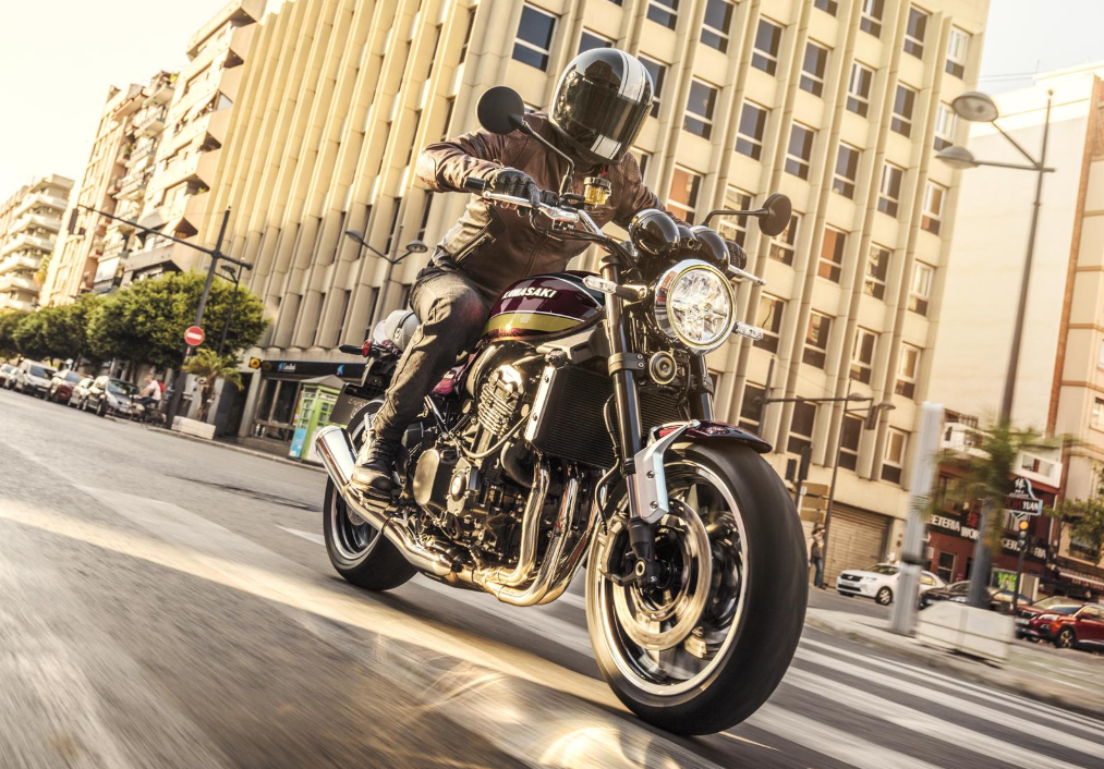 on ne s'y attendait pas la z900rs 2026 signe le grand come back du style néo rétro chez kawasaki 10